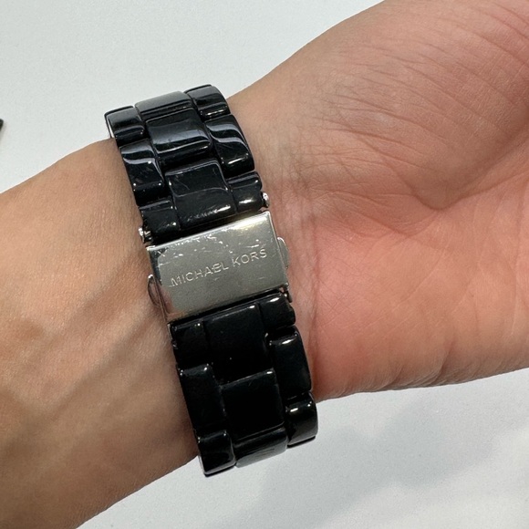 Black and Silver Michael Kors Watch - Picture 4 of 7